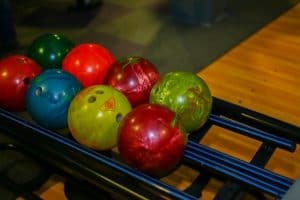 Best Bowling Balls For Beginner To Intermediate - Real Hard Games